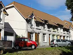 Un coron regroupant cinq habitations.