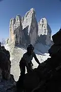Vue à travers une galerie de la via ferrata.