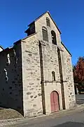 Façade de l'église avec son clocher-mur.
