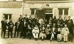 Les bigophonistes de la commune libre de Milly-la-Forêt à la Mi-Carême 1925.