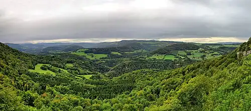 La vallée du Dessoubre depuis le rocher de Bourbet.