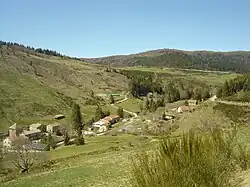 Hameau des Chambons au début de l’ascension.