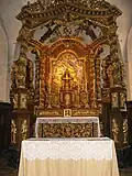 Le maître-autel et le ciborium.
