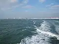 Les Sables vus du large.