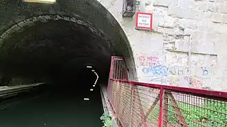 Le souterrain du Troquoy ; on aperçoit son extrémité à 1 086 m du côté de Lehaucourt.