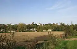 Vue de Lesquielles depuis les rives de l'Oise.