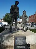 Statue en hommage aux policiers.