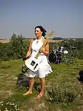 Liana Zeigo&nbsp;(et) lors du tournage du clip de la chanson Mu Valgus.