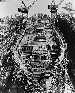 Jour 10 : Pont inférieur terminé et milieu du pont supérieur érigé