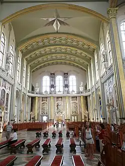 Intérieur de l'aile latérale est de la basilique.