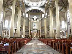 Le maître-autel et l'icône de Notre-Dame de Licheń.