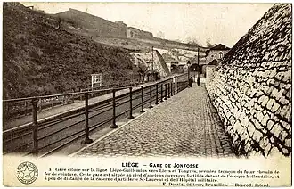 Les quais de la gare et les remparts à l'emplacement de l'actuelle rue Pouplin.