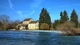 Le moulin de Larnaude sur la Loue.