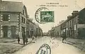 Liffré ː la Grande Rue au début du XXe&nbsp;siècle (carte postale).