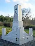 Le monument aux morts à proximité de l'église et de la mairie (fév.&nbsp;2010).