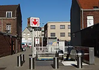 Les deux voies d'accès à la station, celle de Lomme au premier plan, et celle de Lambersart au dernier plan.