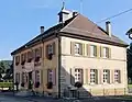 La mairie-école.