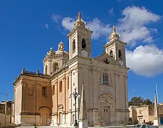 Vue générale de l'église de la Transfiguration.