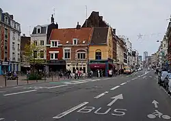 Rue du Molinel vue de la place du Vieux Marché aux chevaux vers la gare