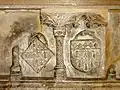 Sarcophage, armoiries de Jeanne de Ver et de Jean Chenu.