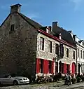 Extension de classement du mur de clôture du jardin et de la porte, situés à l'arrière de l'immeuble sis place Saint-Georges, n°31 à l'ensemble de celui-ci, c'est-à-dire façades, toiture et pignon.