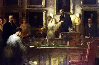 Peinture en couleur d'hommes et de femmes en habit Edwardien formel, debout (une femme est assise) autour d'une table.