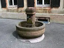 Fontaine circulaire du XIXe&nbsp;siècle.