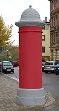 Litfaßsäule classée et rénovée datant du XIXe&nbsp;siècle.