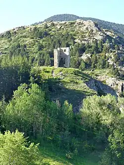 Tour del Vacaro et les ruines de l'église Saint-Félix-du-Château. (Castellvell) en arrière-plan.