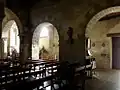 Les grandes arcades de la nef