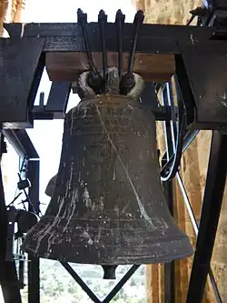 Cloche No&nbsp;6,(autrefois cloche de la chapelle Notre-Dame de Corbiac), fondue en 1702 (fondeur inconnu), note Fa4, masse : 130 kg, classée monument historique en 1959.