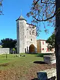 Tour et corps de logis côté ouest.