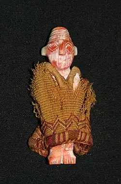 figurine en spondylus avec tunique en laine d'alpaga, Lombards Museum