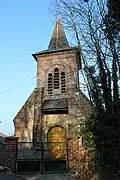La façade de l'église.