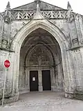 Église, porche XVIe.