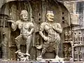 Le déhanchement des gardiens de la doctrine lokapala (Yaksa), signale une forte influence indienne.
