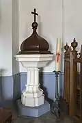 Les fonts baptismaux.