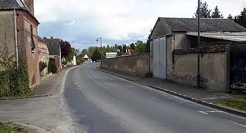 Rue du 21 août, vers Corbeilles.