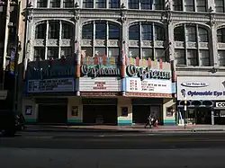 Le Orpheum Theatre à Los Angeles a également servi de décor pour le film