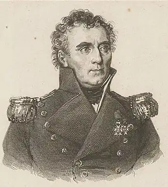 Dessin en buste au crayon d'un homme mûr en uniforme, au col montant couvrant les joues, aux cheveux courts et bouclés.