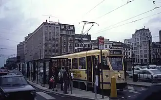 94 Wiener redémarrant de l'arrêt Louise en 1985. 94 direction Herrmann-Debroux à l’arrêt Marie-José