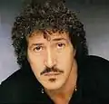 Lounis Aït Menguellet, barde actuel, le « Bob Dylan kabyle », est assurément l'un des plus grands chanteurs kabyles.