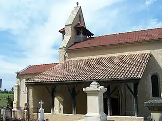 Vue latérale de l'église Sainte-Croix (août&nbsp;2010)