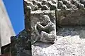 Homme écoutant le serpent