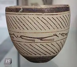Bol décoré de sloughis et de lignes ondulées, musée du Louvre.