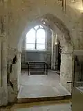 Base du clocher, vue vers le sud dans la chapelle latérale.
