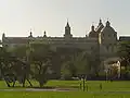 Les bâtiments du monastère avec l'église dominicaine, et au fond la tour trinitaire.