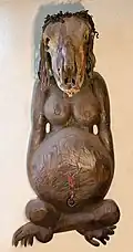 1969, La porteuse, assemblage, 130 x 60&nbsp;cm