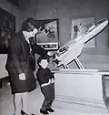 Luce Courville et Jean Verne à Nantes en 1966, exposition Jules Verne