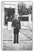 Photo en pied de Lucien Everaert.